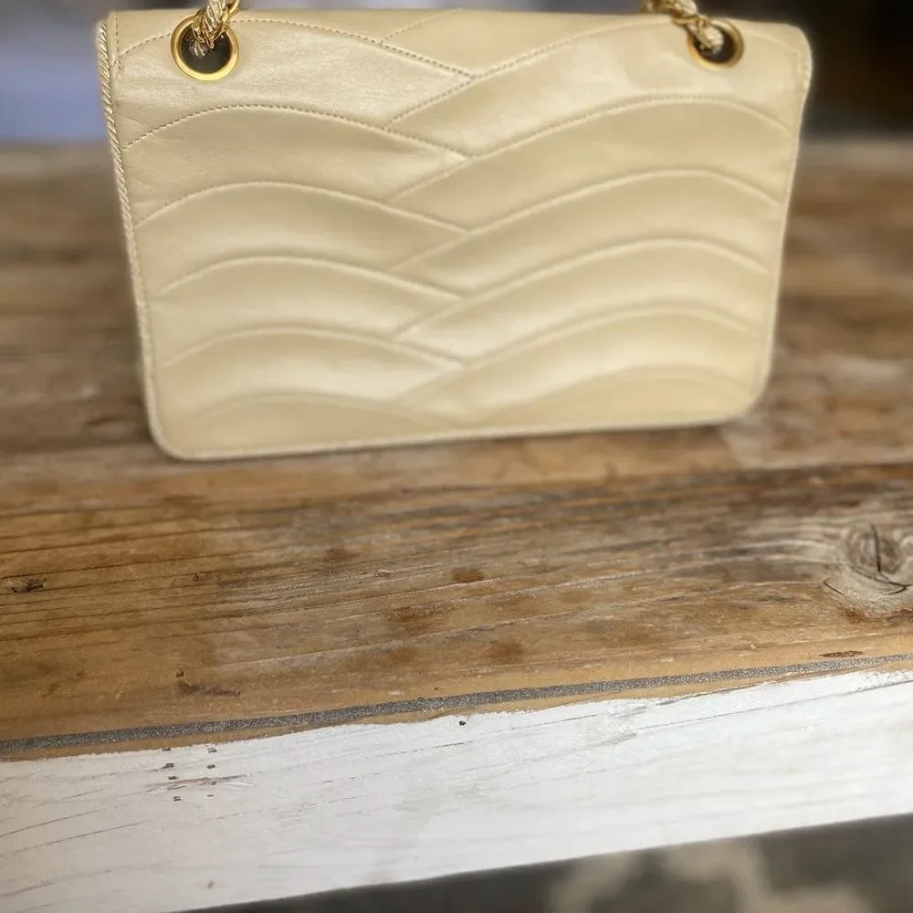Vintage CHANEL Lambskin Cross Body Bag Cream / Gold Hardware